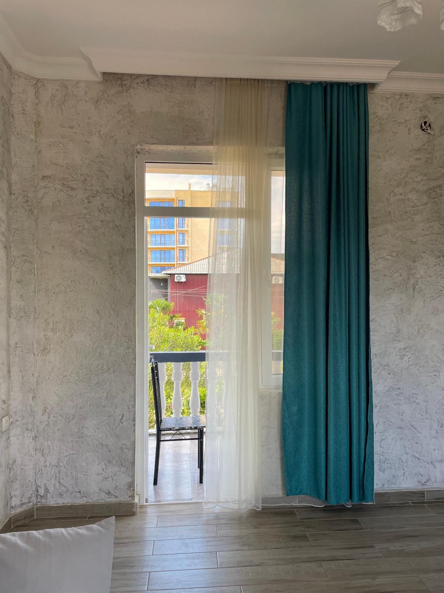 Sun Kissed Hotel Kobuleti Ngoại thất bức ảnh